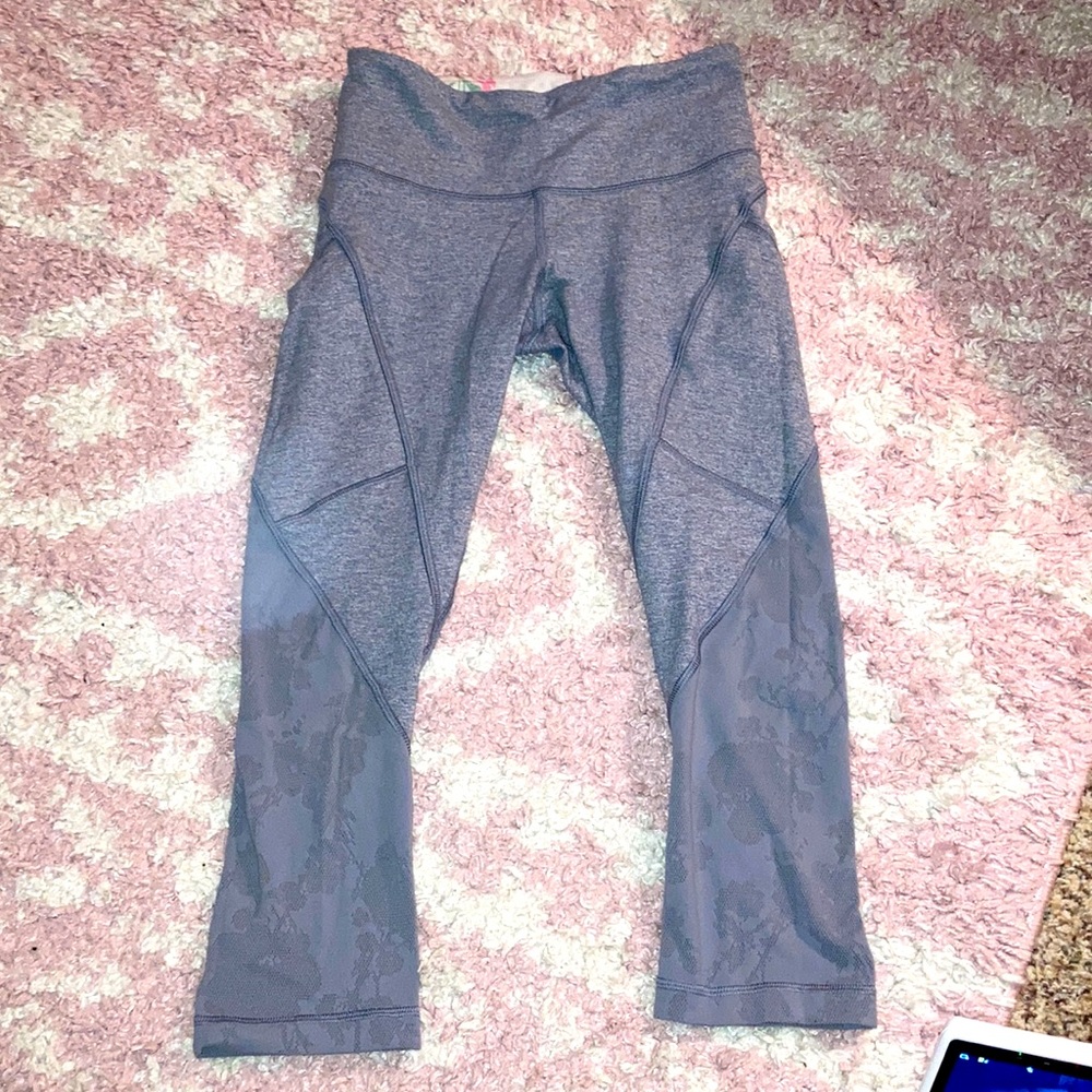 Lululemon mesh bottom crops
